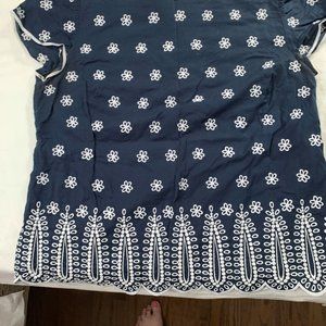 vineyard vines Navy and white top